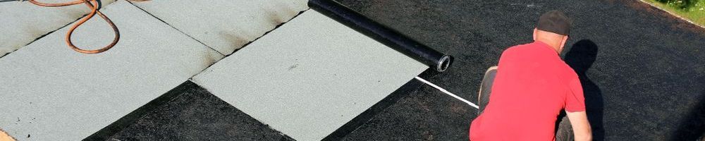 Nieuw bitumen leggen op bijgebouw Nieuw bitumen leggen op bijgebouw in Katwijk