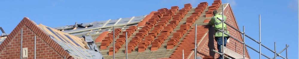 Nieuwe dakpannen plaatse in Katwijk